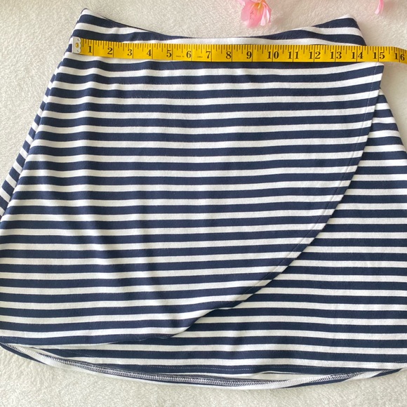 LOFT Black & White Horizontal Stripe Mini Wrap Skirt size Small - Picture 8 of 9